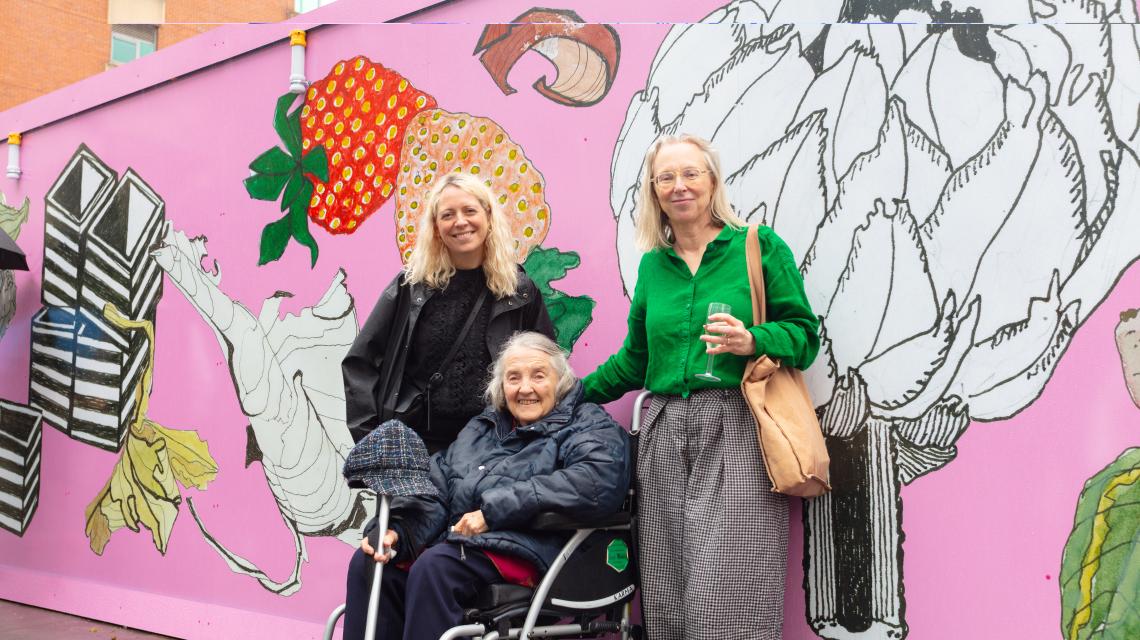 Artist Jenny Adams in front of her artwork on Blackfriars Road. Commissioned by Tenderground, the arts programme for Southwark Charities in partnership with JTRE London. Photo Ellie Laycock